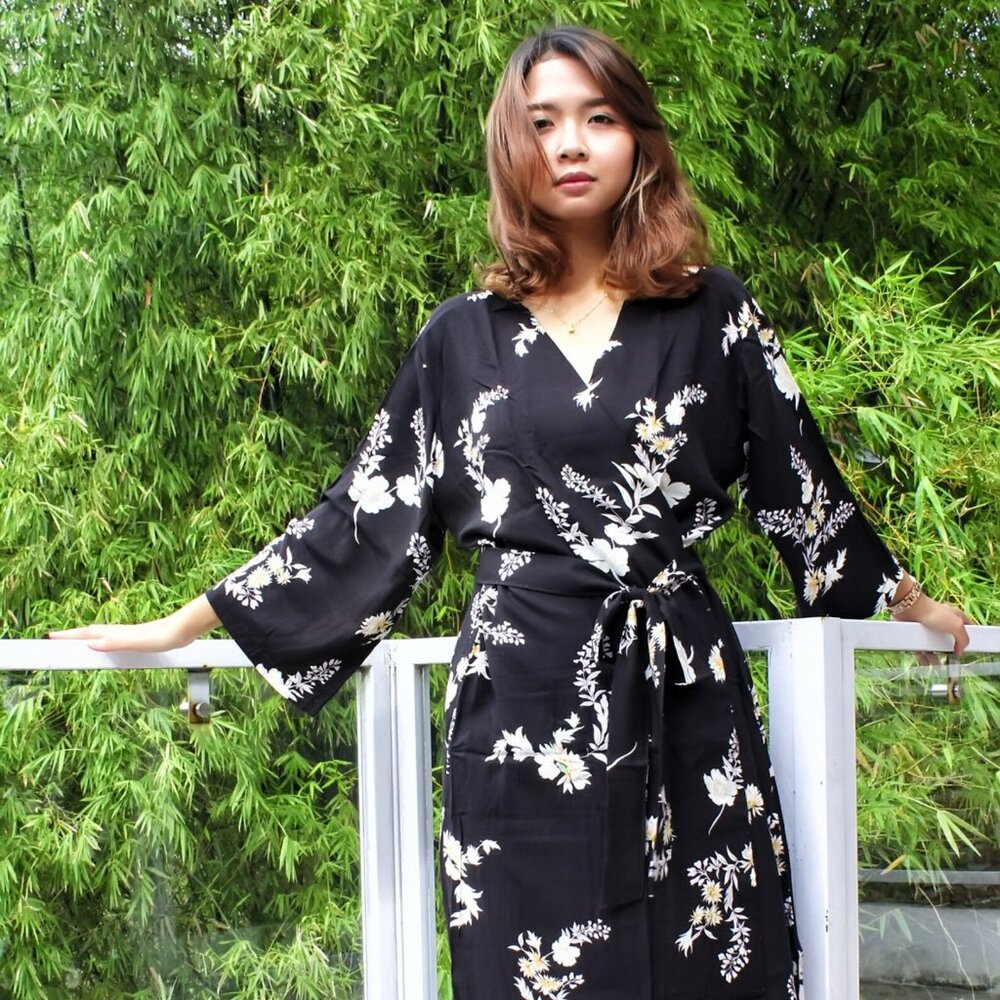 Black tropical pattern robe